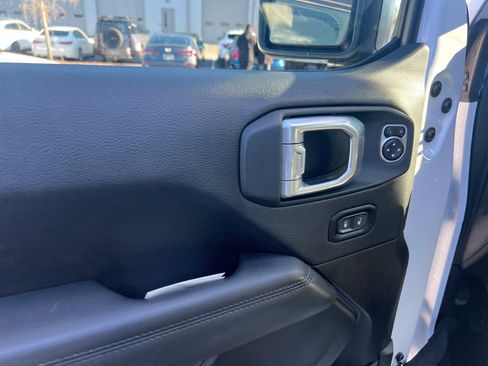 Used 2020 Jeep Wrangler Unlimited Sahara AWD/4WD image 15