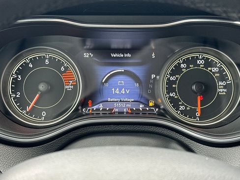 Used 2023 Jeep Cherokee Altitude Lux image 25