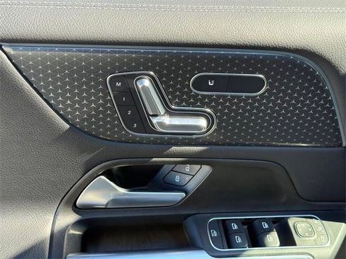 Certified 2025 Mercedes-Benz GLB 250 4MATIC image 18
