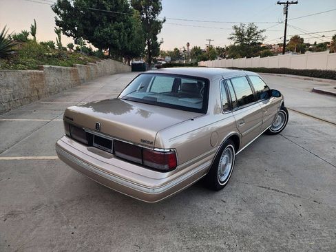 Used 1988 Lincoln Continental Signature FWD image 7