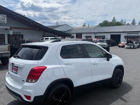Used 2020 Chevrolet Trax LT w/ Redline Edition AWD/4WD image 5