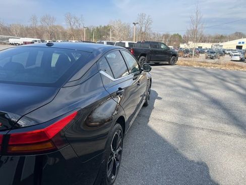 Used 2024 Nissan Altima 2.5 SR w/ SR Premium Package image 5