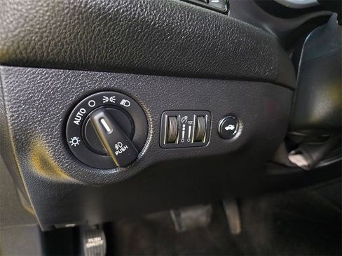 Used 2015 Dodge Challenger SXT Plus image 28