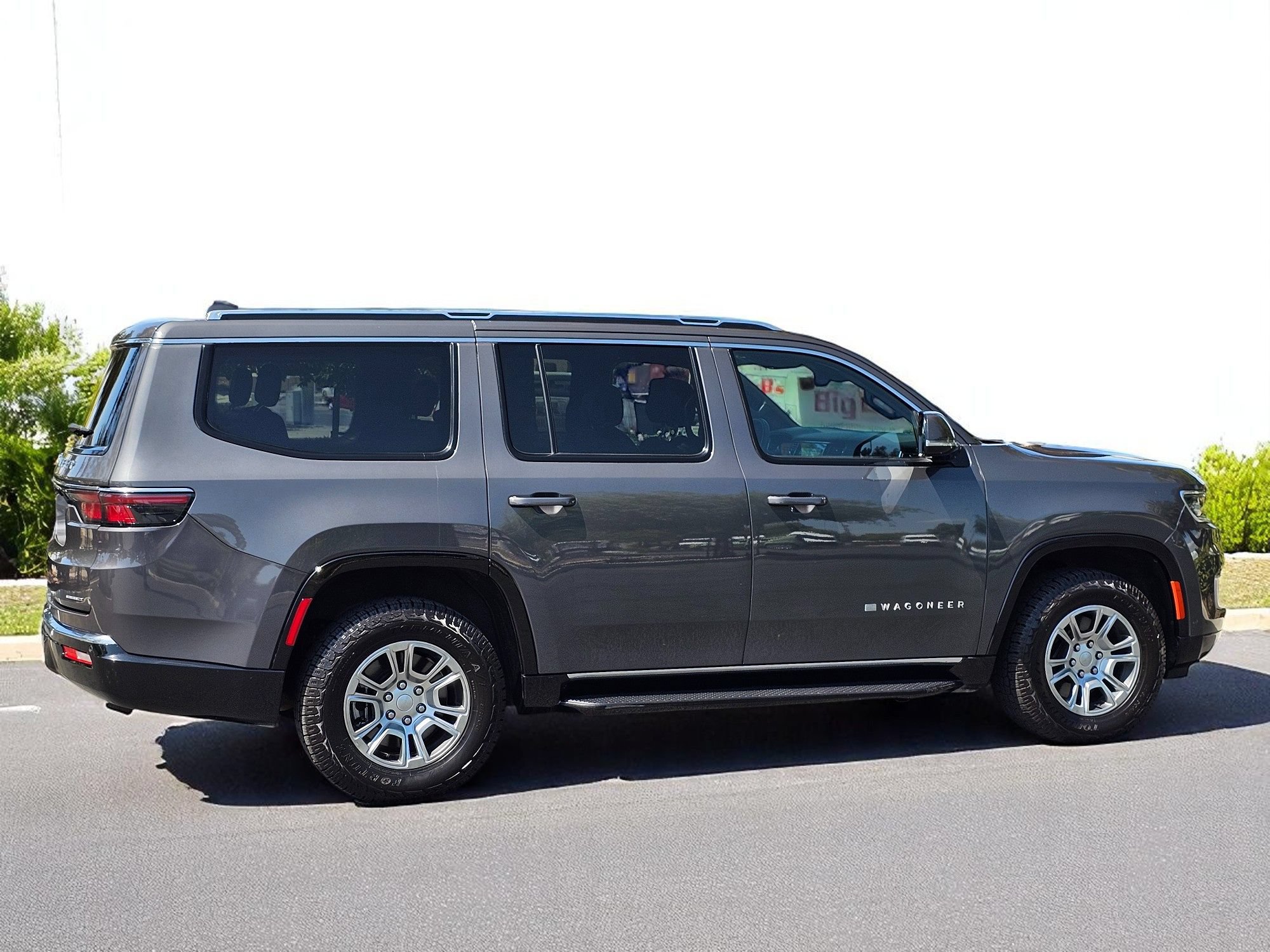 Used 2022 Jeep Wagoneer Series I AWD/4WD image 10