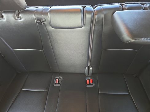 Used 2021 Toyota Highlander XLE image 20