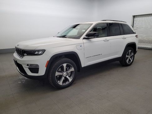 Used 2023 Jeep Grand Cherokee 4WD 4xe image 2