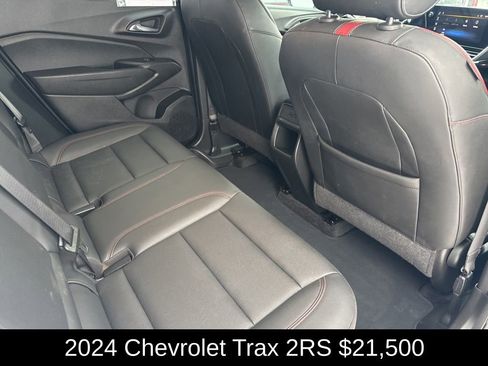 Used 2024 Chevrolet Trax RS w/ Sunroof Package image 16