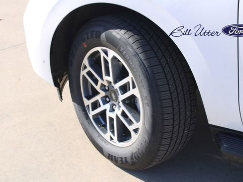 New 2025 Ford Expedition Active image 5