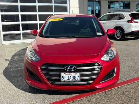 Used 2016 Hyundai Elantra GT FWD image 2