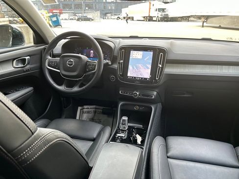 Certified 2025 Volvo XC40 B5 Plus image 19