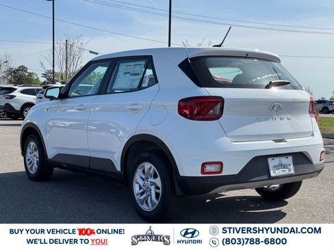 Certified 2025 Hyundai Venue SE image 10