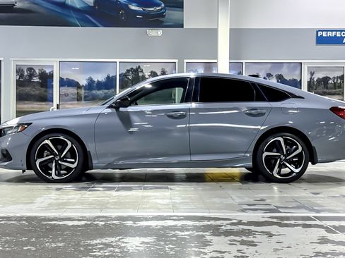 Used 2022 Honda Accord Sport image 2