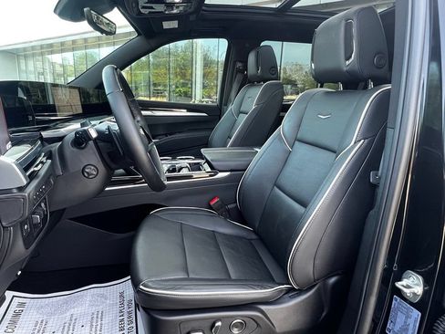 Used 2025 Cadillac Escalade Premium Luxury AWD/4WD image 6