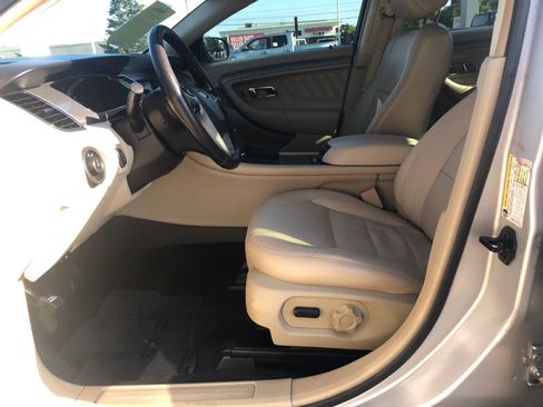 Used 2013 Ford Taurus SEL FWD image 19