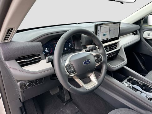New 2026 Ford Explorer Active RWD image 6