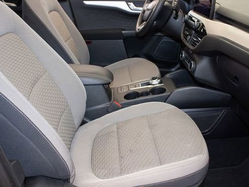 Used 2020 Ford Escape SE image 10