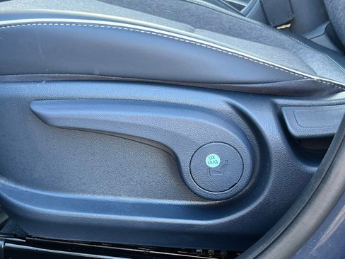 Used 2025 Hyundai Venue Limited image 24