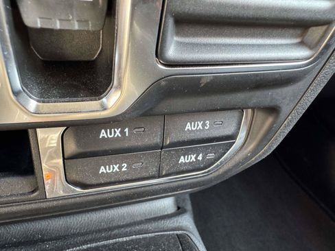 Used 2022 Jeep Wrangler Unlimited Sahara AWD/4WD image 34