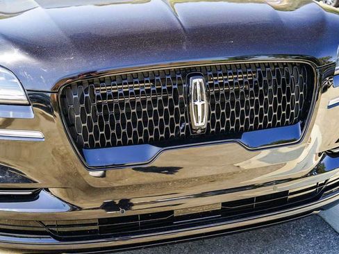 Used 2022 Lincoln Aviator Reserve w/ Equipment Group 201A AWD/4WD image 8