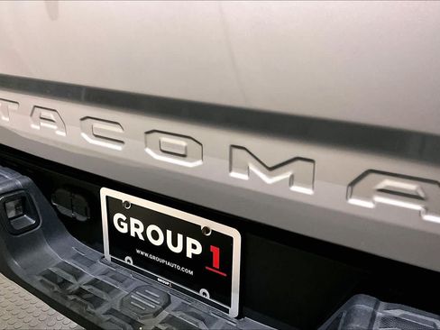 Used 2021 Toyota Tacoma TRD Sport w/ TRD Premium Sport Package AWD/4WD image 9