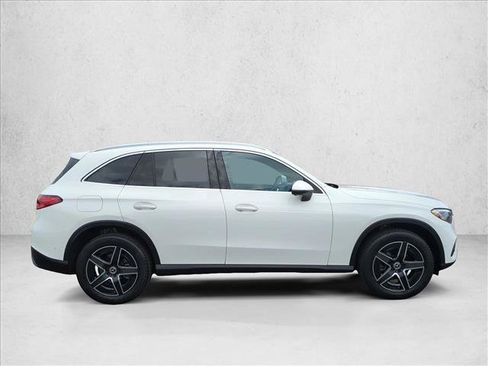 Used 2026 Mercedes-Benz GLC 300 image 4
