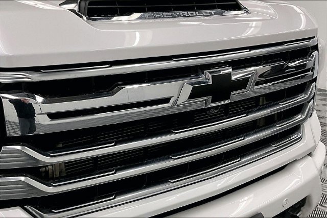 Used 2024 Chevrolet Silverado 2500 High Country w/ Technology Package AWD/4WD image 32