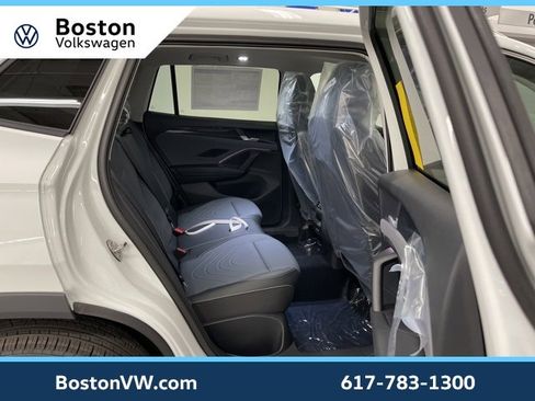 New 2026 Volkswagen Tiguan SE image 12