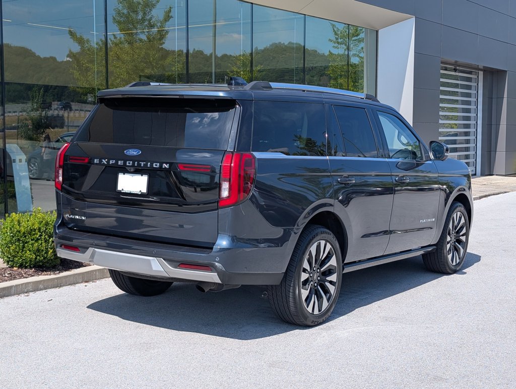 Used 2025 Ford Expedition Platinum w/ Driver's Package AWD/4WD image 7