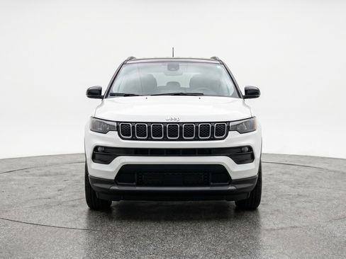 Used 2025 Jeep Compass Limited AWD/4WD image 2