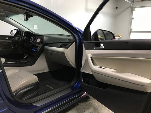 Used 2015 Hyundai Sonata Sport w/ Option Group 03 FWD image 12