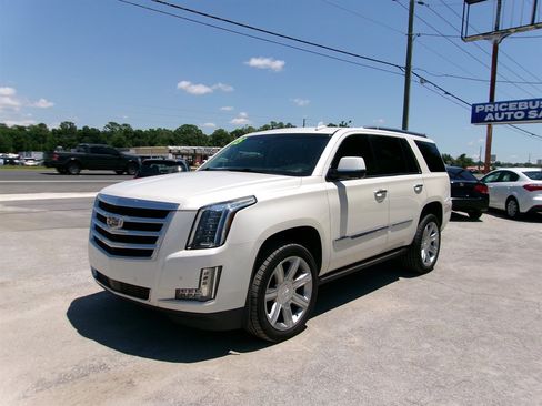 Used 2015 Cadillac Escalade Premium RWD image 2