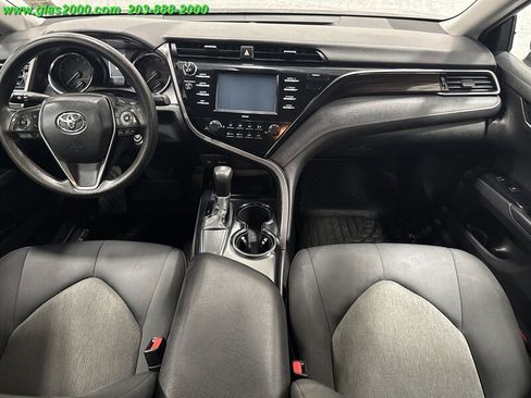 Used 2020 Toyota Camry LE image 6