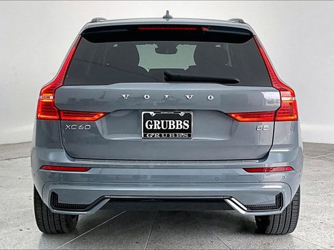 Certified 2023 Volvo XC60 B5 Ultimate w/ Climate Package image 7