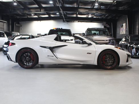 Used 2023 Chevrolet Corvette Z06 RWD image 26