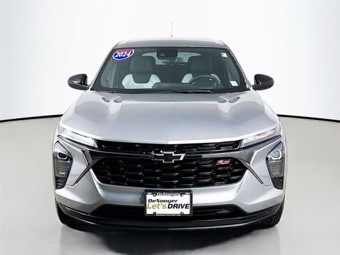 Used 2024 Chevrolet Trax RS image 3