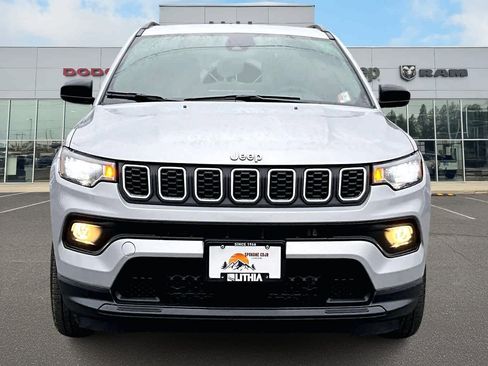 Used 2024 Jeep Compass Latitude image 6