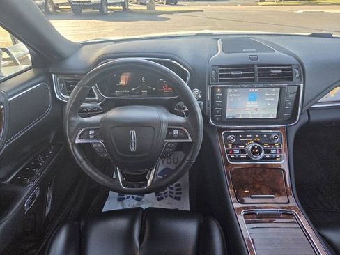 Used 2020 Lincoln Continental image 9
