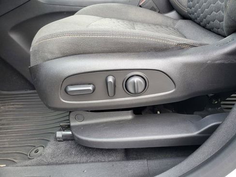 Used 2019 Chevrolet Equinox LT FWD image 6