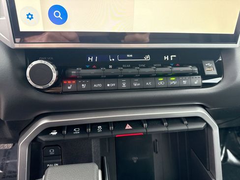 Used 2025 Toyota Sequoia Platinum image 13