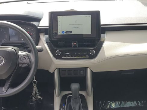 Used 2025 Toyota Corolla Cross L image 15