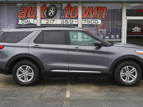 Used 2021 Ford Explorer XLT image 9