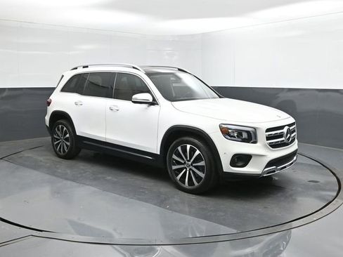 Used 2023 Mercedes-Benz GLB 250 w/ Premium Package image 26