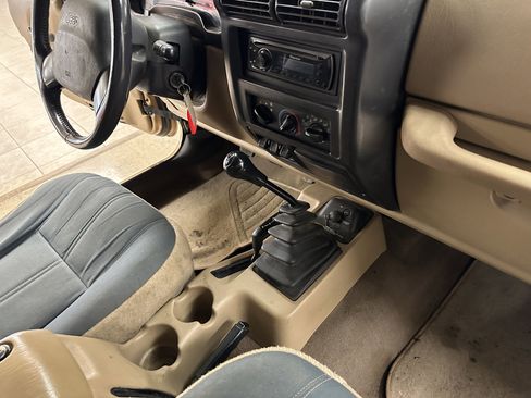 Used 1999 Jeep Wrangler Sahara image 23