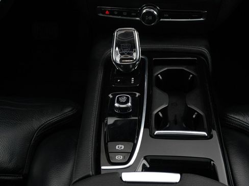 Used 2022 Volvo S60 T8 Inscription image 23