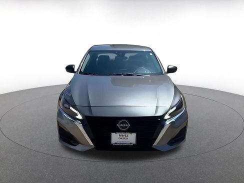 Used 2025 Nissan Altima 2.5 SV FWD image 4