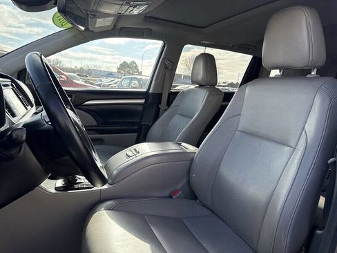 Used 2017 Toyota Highlander XLE image 14