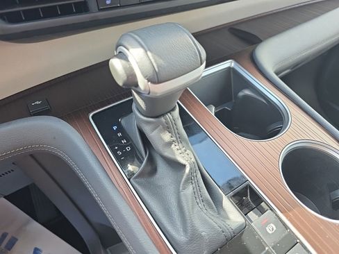 Used 2024 Toyota Sienna XLE image 28