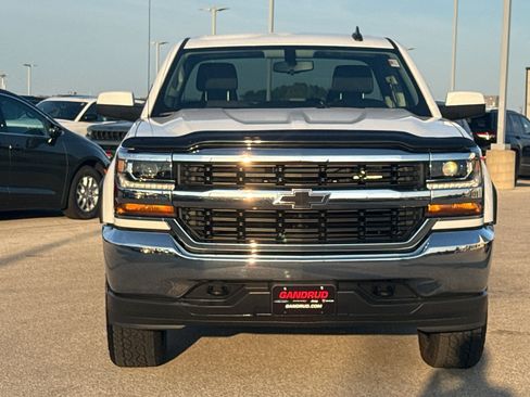 Used 2018 Chevrolet Silverado 1500 LT AWD/4WD image 3
