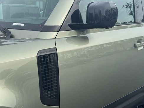 Used 2023 Land Rover Defender 90 S image 26