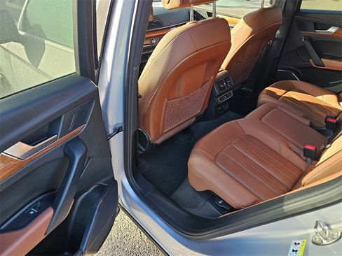 Used 2022 Audi Q5 2.0T Premium w/ Convenience Package image 9